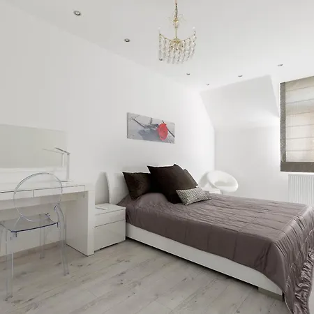 Square 2 Bedrooms - Michaelides Voeroesmarty Square Residences Apartment Budapest