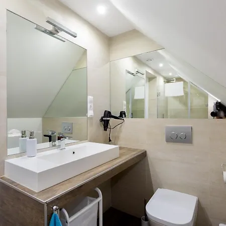 Square 2 Bedrooms - Michaelides Residences 부다페스트