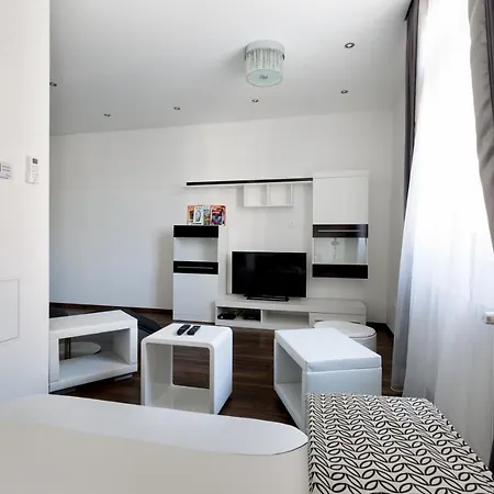 Square 2 Bedrooms - Michaelides Residences 아파트 부다페스트