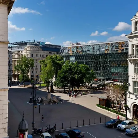 Square 2 Bedrooms - Michaelides Residences * ブダペスト